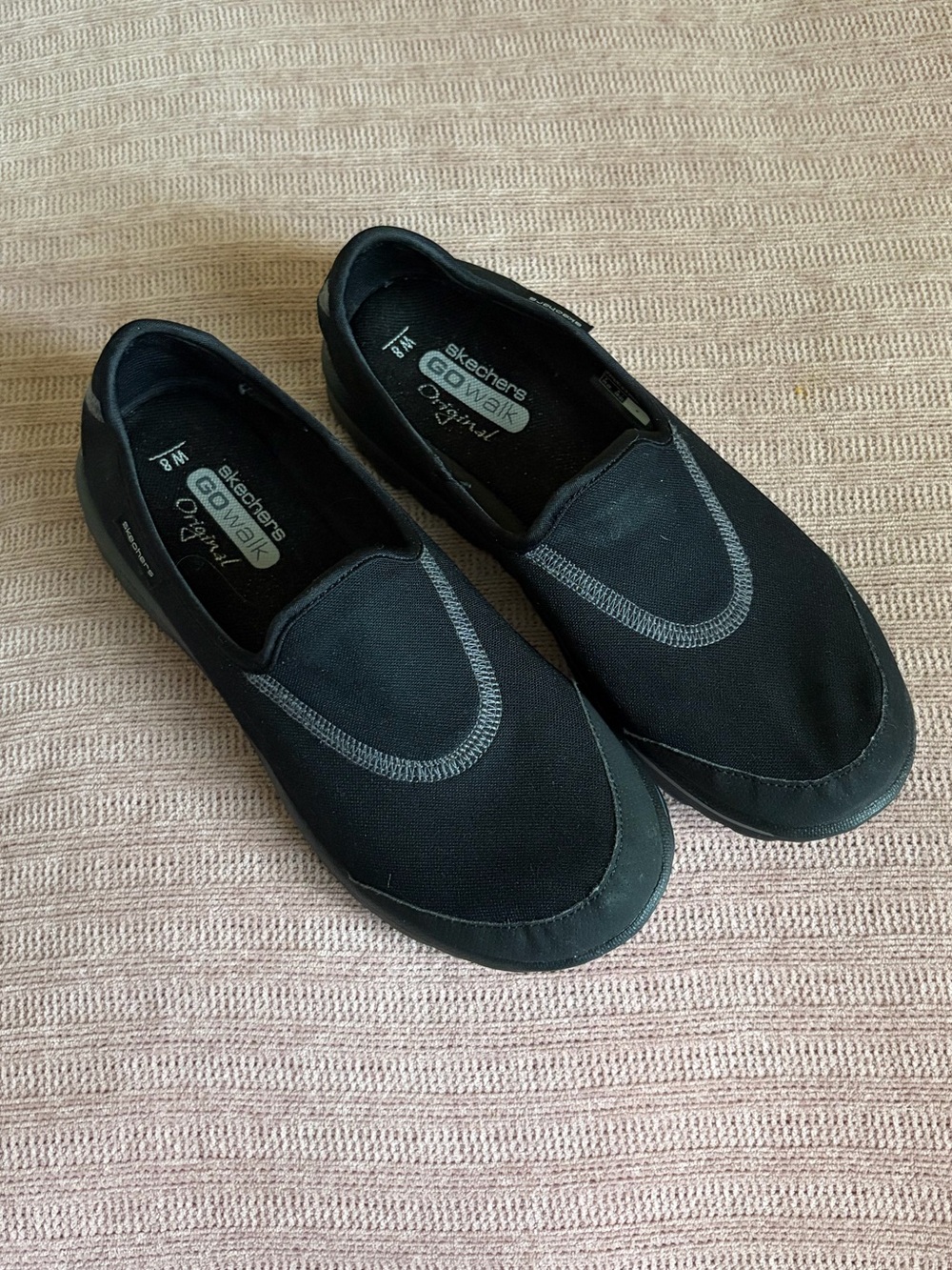 Skechers Women’s Black Slip-On Casual Loafers Sz 8